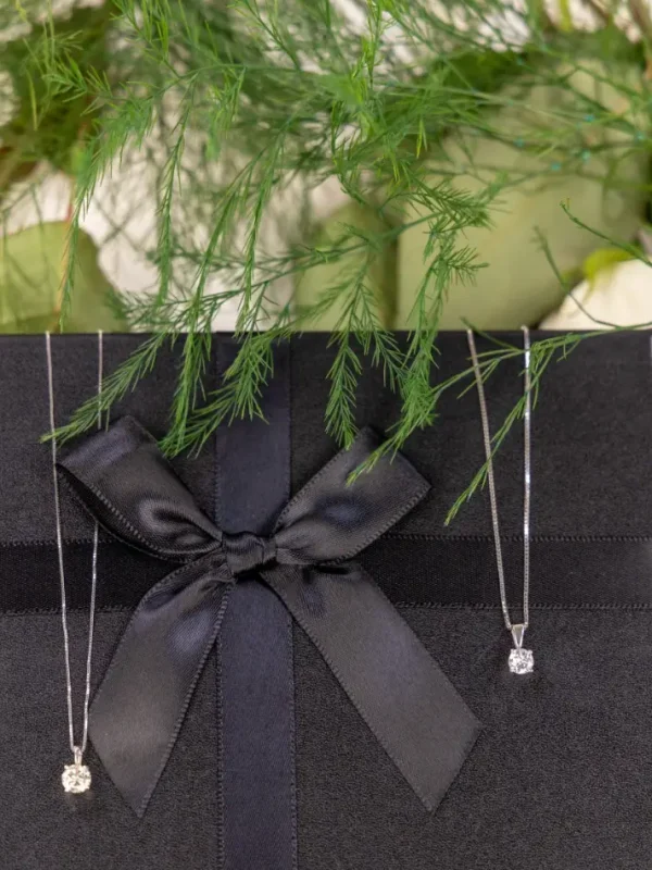 0.5ct-diamond-drop-necklaces-1.png
